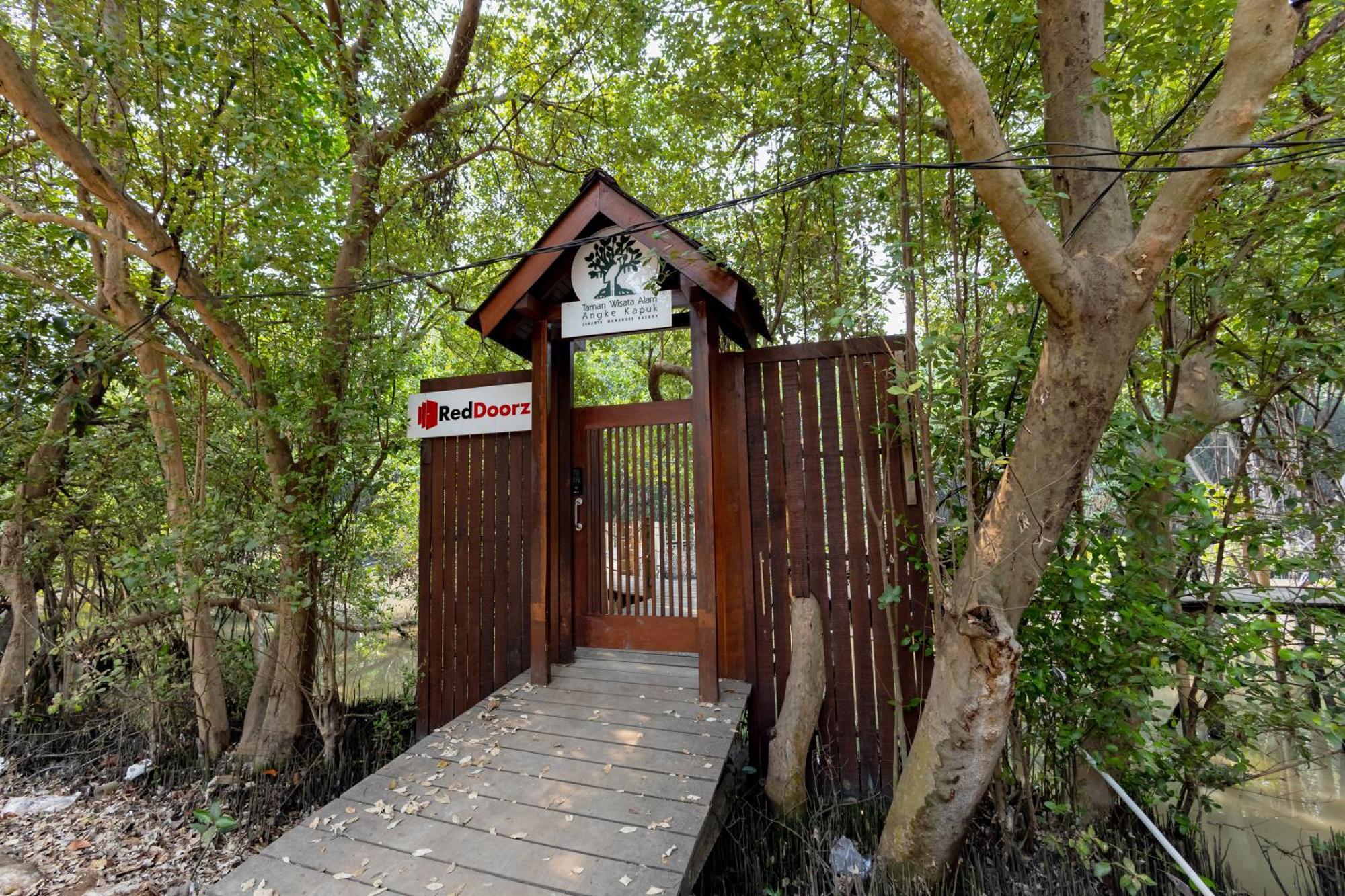 Reddoorz Resort @ Taman Wisata Mangrove Jakarta Exteriör bild